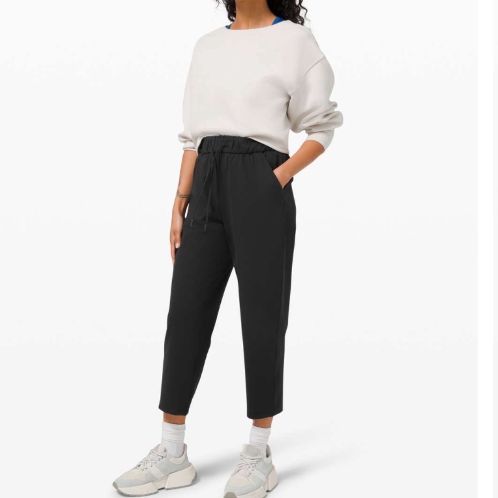 NWOT Feb 2022 Lululemon Keep Moving Crop *High Rise, 23" - Picture 2 of 10